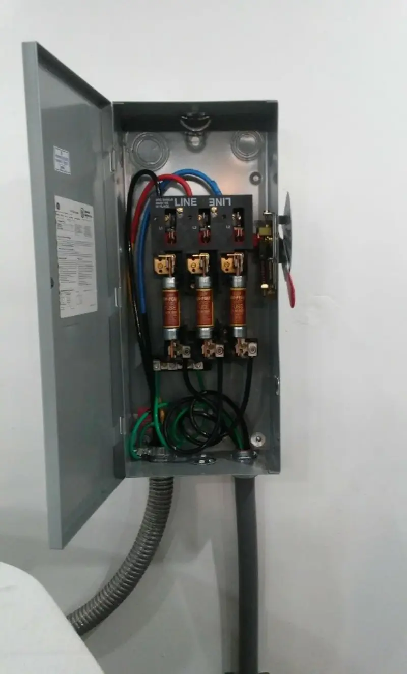 Three-phase disconnect switch installed for Smoke Detector Installation in Russellville